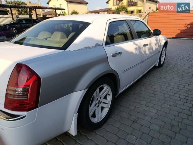 Крайслер 300C, об'ємом двигуна 2.7 л та пробігом 165 тис. км за 7000 $, фото 9 на Automoto.ua
