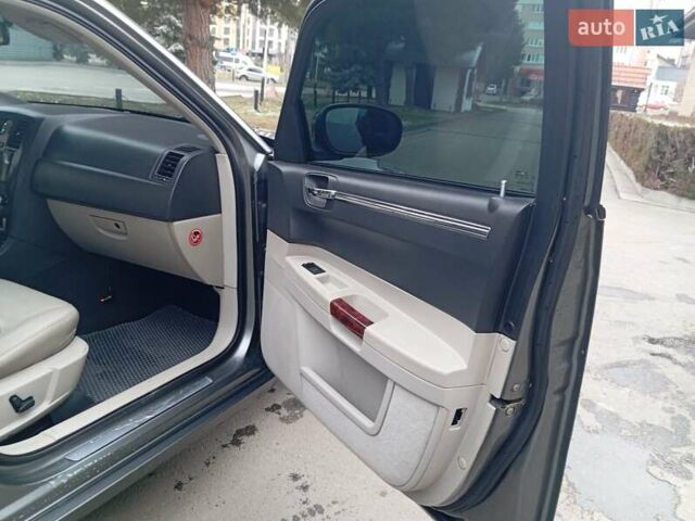 Крайслер 300C, объемом двигателя 3 л и пробегом 339 тыс. км за 8000 $, фото 18 на Automoto.ua