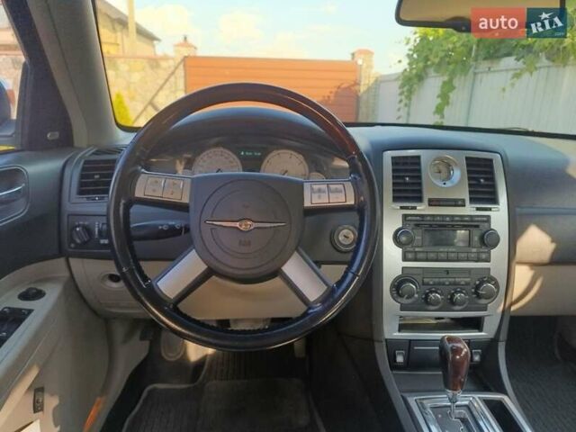 Крайслер 300C, об'ємом двигуна 2.7 л та пробігом 165 тис. км за 7000 $, фото 5 на Automoto.ua