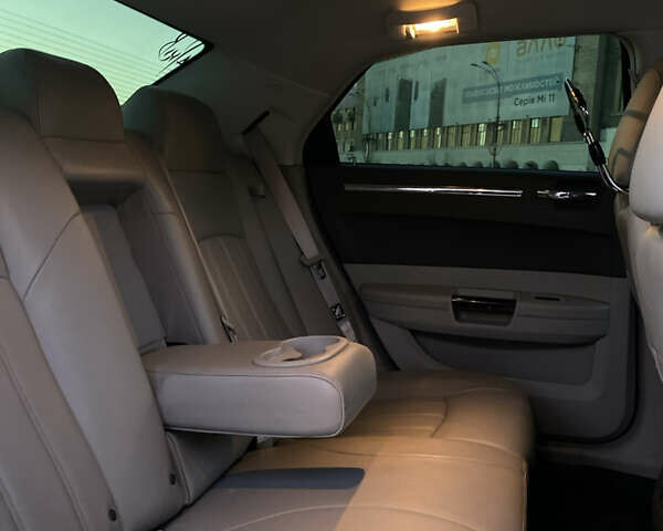 Крайслер 300C, объемом двигателя 2.7 л и пробегом 25 тыс. км за 35000 $, фото 11 на Automoto.ua
