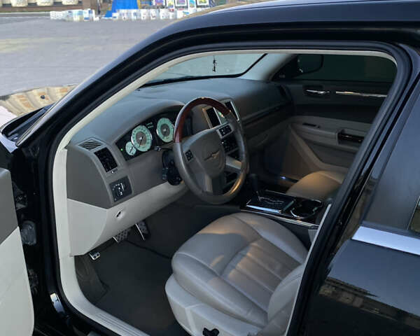Крайслер 300C, объемом двигателя 2.7 л и пробегом 25 тыс. км за 35000 $, фото 13 на Automoto.ua