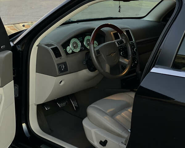 Крайслер 300C, объемом двигателя 2.7 л и пробегом 25 тыс. км за 35000 $, фото 12 на Automoto.ua
