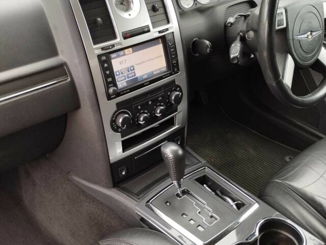 Серый Крайслер 300C, объемом двигателя 3 л и пробегом 3 тыс. км за 4500 $, фото 2 на Automoto.ua