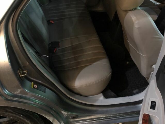 Сірий Крайслер 300C, об'ємом двигуна 2.7 л та пробігом 464 тис. км за 8500 $, фото 6 на Automoto.ua