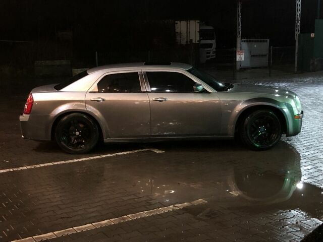 Сірий Крайслер 300C, об'ємом двигуна 2.7 л та пробігом 464 тис. км за 8500 $, фото 2 на Automoto.ua