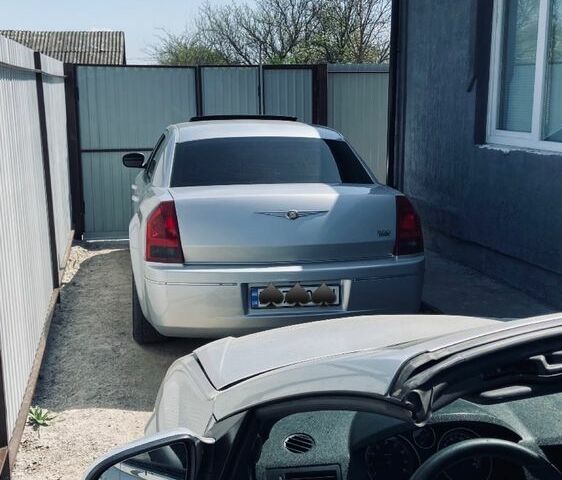 Крайслер 300C 2004 у Кременчуге на Automoto.ua Сірий Крайслер 300C, об'ємом двигуна 3.5 л та пробігом 290 тис. км за 9500 $, фото 6 на Automoto.ua