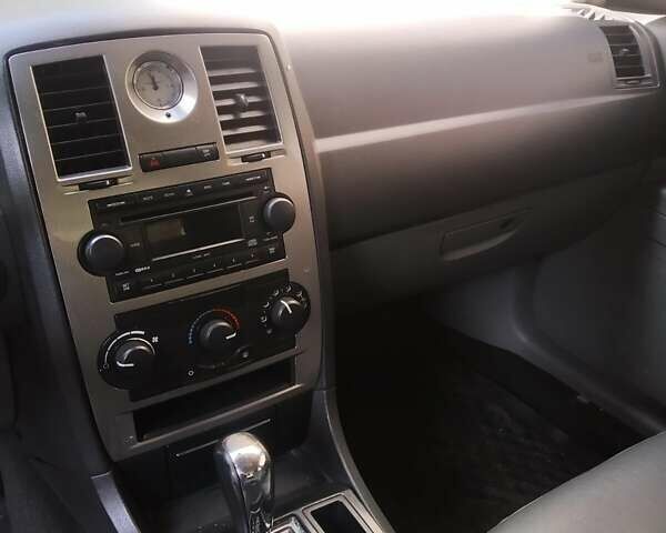 Сірий Крайслер 300C, об'ємом двигуна 3.5 л та пробігом 210 тис. км за 5100 $, фото 5 на Automoto.ua
