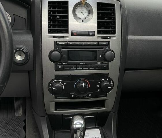 Крайслер 300C 2004 у Кременчуге на Automoto.ua Сірий Крайслер 300C, об'ємом двигуна 3.5 л та пробігом 290 тис. км за 9500 $, фото 12 на Automoto.ua