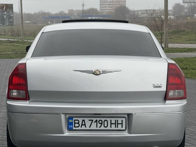 Крайслер 300C 2004 у Кременчуге на Automoto.ua Сірий Крайслер 300C, об'ємом двигуна 3.5 л та пробігом 290 тис. км за 9500 $, фото 17 на Automoto.ua