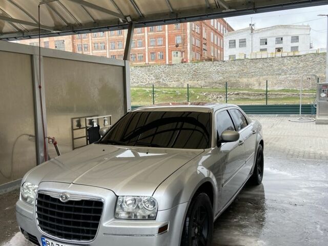 Крайслер 300C 2004 у Кременчуге на Automoto.ua Сірий Крайслер 300C, об'ємом двигуна 3.5 л та пробігом 290 тис. км за 9500 $, фото 8 на Automoto.ua