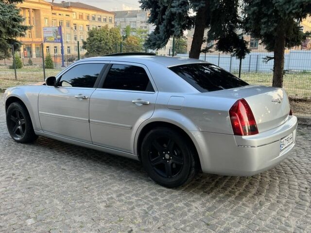 Крайслер 300C 2004 у Кременчуге на Automoto.ua Сірий Крайслер 300C, об'ємом двигуна 3.5 л та пробігом 290 тис. км за 9500 $, фото 4 на Automoto.ua
