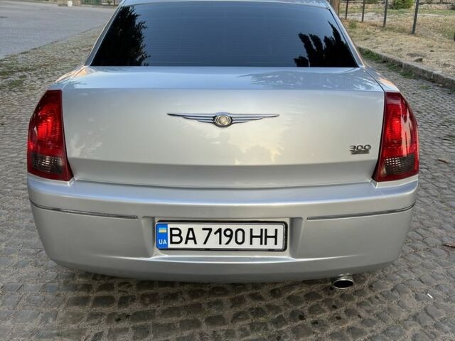 Крайслер 300C 2004 у Кременчуге на Automoto.ua Сірий Крайслер 300C, об'ємом двигуна 3.5 л та пробігом 290 тис. км за 9500 $, фото 3 на Automoto.ua