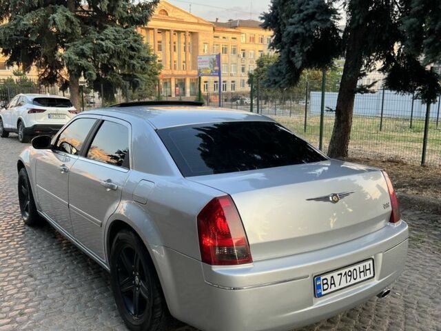Крайслер 300C 2004 у Кременчуге на Automoto.ua Сірий Крайслер 300C, об'ємом двигуна 3.5 л та пробігом 290 тис. км за 9500 $, фото 2 на Automoto.ua
