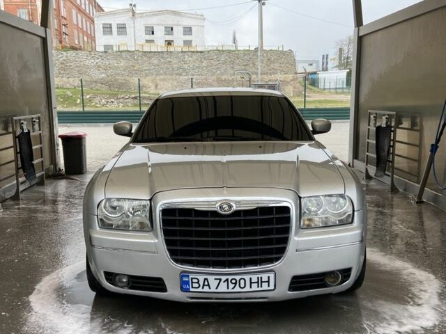 Крайслер 300C 2004 у Кременчуге на Automoto.ua Сірий Крайслер 300C, об'ємом двигуна 3.5 л та пробігом 290 тис. км за 9500 $, фото 7 на Automoto.ua