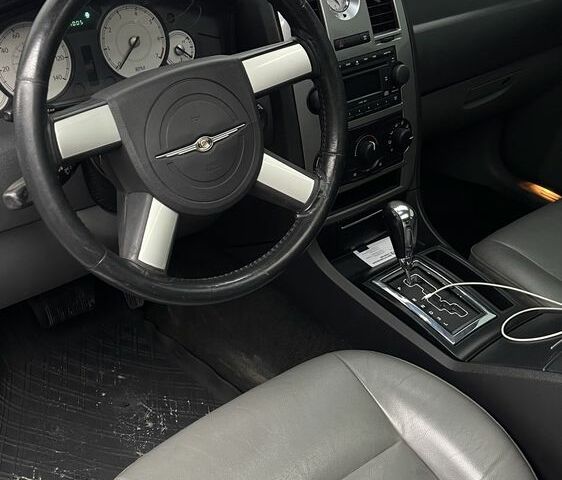 Крайслер 300C 2004 у Кременчуге на Automoto.ua Сірий Крайслер 300C, об'ємом двигуна 3.5 л та пробігом 290 тис. км за 9500 $, фото 13 на Automoto.ua