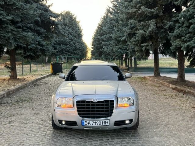 Крайслер 300C 2004 у Кременчуге на Automoto.ua Сірий Крайслер 300C, об'ємом двигуна 3.5 л та пробігом 290 тис. км за 9500 $, фото 1 на Automoto.ua