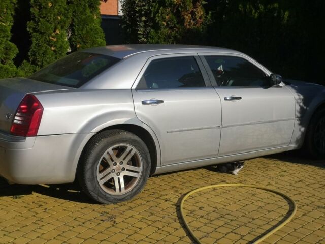 Сірий Крайслер 300C, об'ємом двигуна 3.5 л та пробігом 137 тис. км за 6647 $, фото 4 на Automoto.ua