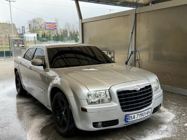 Крайслер 300C 2004 у Кременчуге на Automoto.ua Сірий Крайслер 300C, об'ємом двигуна 3.5 л та пробігом 290 тис. км за 9500 $, фото 9 на Automoto.ua