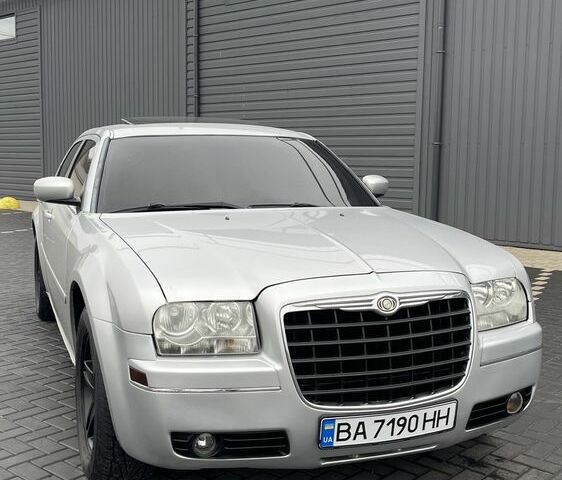Крайслер 300C 2004 у Кременчуге на Automoto.ua Сірий Крайслер 300C, об'ємом двигуна 3.5 л та пробігом 290 тис. км за 9500 $, фото 10 на Automoto.ua