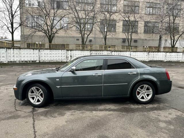Сірий Крайслер 300C, об'ємом двигуна 3 л та пробігом 346 тис. км за 11000 $, фото 4 на Automoto.ua