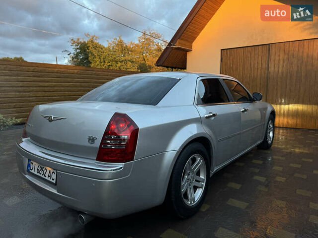 Серый Крайслер 300C, объемом двигателя 2.74 л и пробегом 398 тыс. км за 4950 $, фото 10 на Automoto.ua