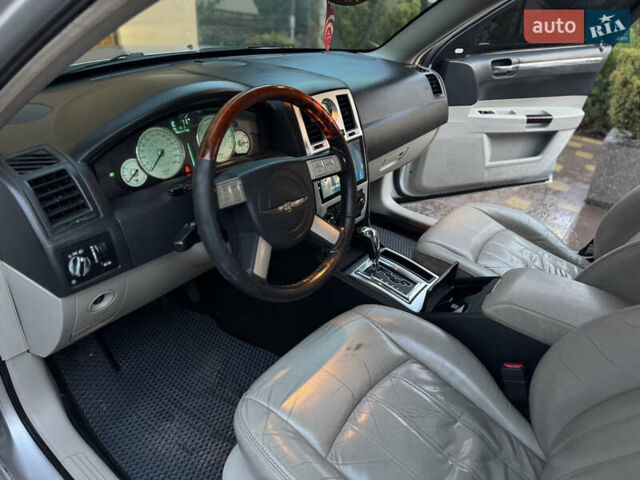 Серый Крайслер 300C, объемом двигателя 2.74 л и пробегом 398 тыс. км за 4950 $, фото 38 на Automoto.ua