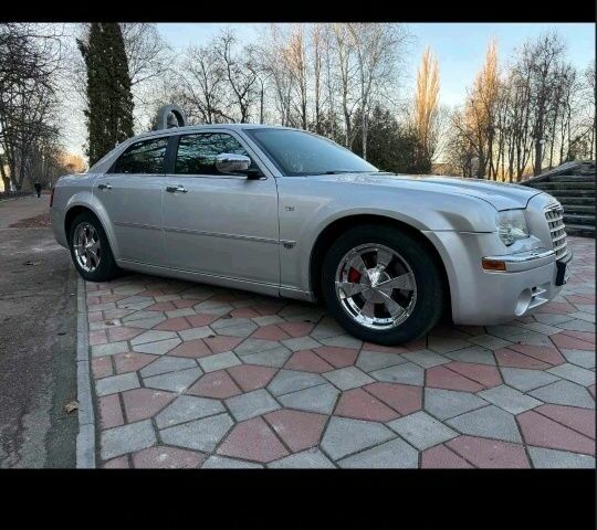 Серый Крайслер 300C, объемом двигателя 3.5 л и пробегом 300 тыс. км за 8588 $, фото 15 на Automoto.ua