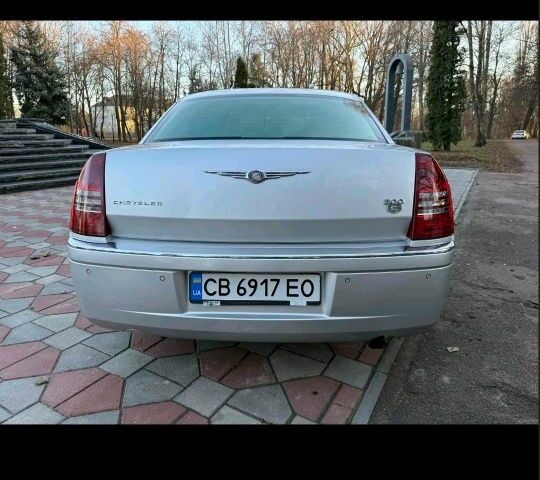 Серый Крайслер 300C, объемом двигателя 3.5 л и пробегом 300 тыс. км за 8588 $, фото 17 на Automoto.ua