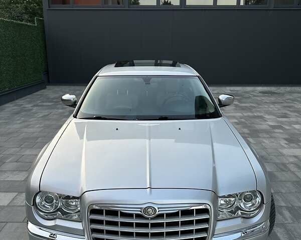 Сірий Крайслер 300C, об'ємом двигуна 2.74 л та пробігом 267 тис. км за 6000 $, фото 5 на Automoto.ua