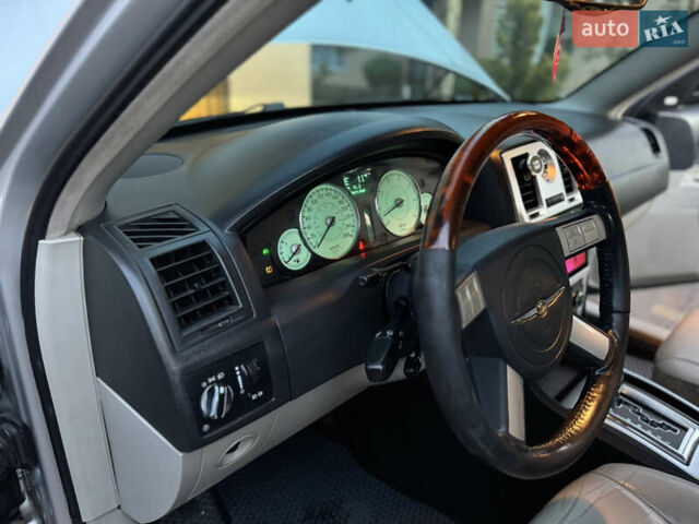 Серый Крайслер 300C, объемом двигателя 2.74 л и пробегом 398 тыс. км за 4950 $, фото 30 на Automoto.ua