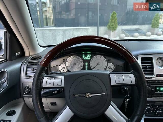 Сірий Крайслер 300C, об'ємом двигуна 2.74 л та пробігом 267 тис. км за 6000 $, фото 11 на Automoto.ua