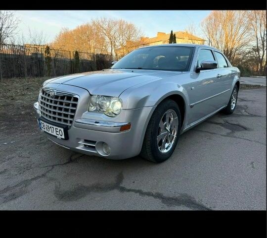 Серый Крайслер 300C, объемом двигателя 3.5 л и пробегом 300 тыс. км за 8588 $, фото 4 на Automoto.ua