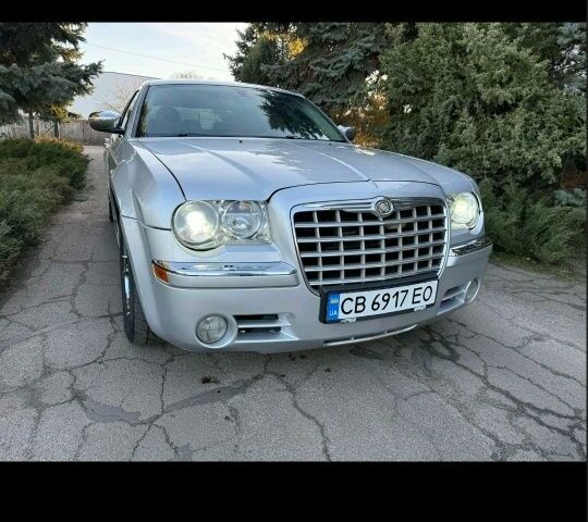 Серый Крайслер 300C, объемом двигателя 3.5 л и пробегом 300 тыс. км за 8588 $, фото 9 на Automoto.ua