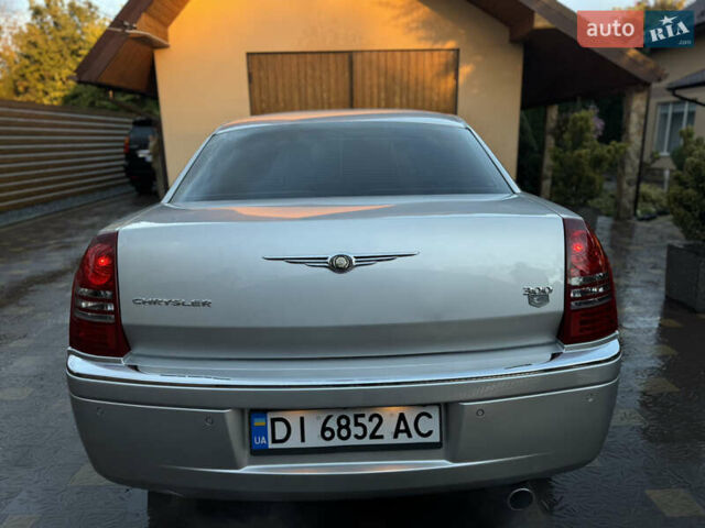 Серый Крайслер 300C, объемом двигателя 2.74 л и пробегом 398 тыс. км за 4950 $, фото 9 на Automoto.ua