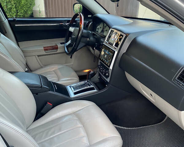 Сірий Крайслер 300C, об'ємом двигуна 3.52 л та пробігом 265 тис. км за 7700 $, фото 13 на Automoto.ua