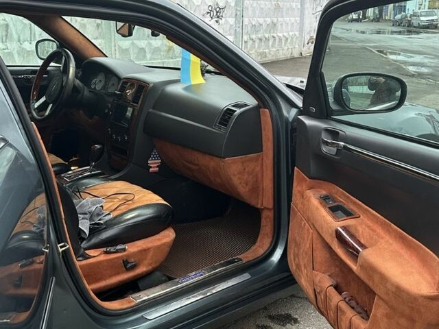 Сірий Крайслер 300C, об'ємом двигуна 3 л та пробігом 346 тис. км за 11000 $, фото 12 на Automoto.ua