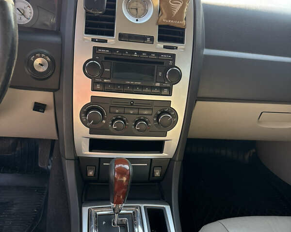 Сірий Крайслер 300C, об'ємом двигуна 2.74 л та пробігом 300 тис. км за 6100 $, фото 19 на Automoto.ua