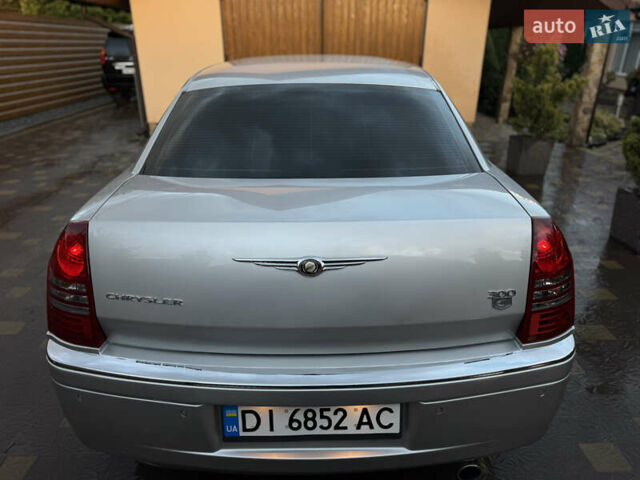 Серый Крайслер 300C, объемом двигателя 2.74 л и пробегом 398 тыс. км за 4950 $, фото 17 на Automoto.ua