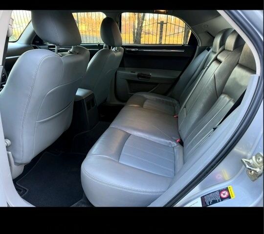 Серый Крайслер 300C, объемом двигателя 3.5 л и пробегом 300 тыс. км за 8588 $, фото 8 на Automoto.ua