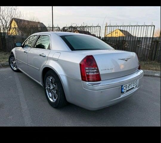 Серый Крайслер 300C, объемом двигателя 3.5 л и пробегом 300 тыс. км за 8588 $, фото 22 на Automoto.ua