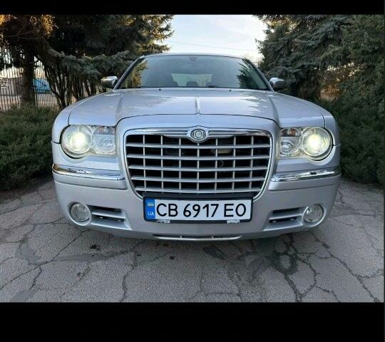 Серый Крайслер 300C, объемом двигателя 3.5 л и пробегом 300 тыс. км за 8588 $, фото 12 на Automoto.ua