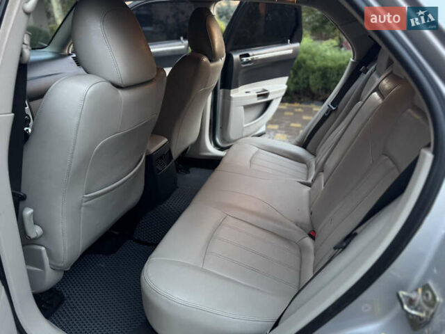 Серый Крайслер 300C, объемом двигателя 2.74 л и пробегом 398 тыс. км за 4950 $, фото 39 на Automoto.ua