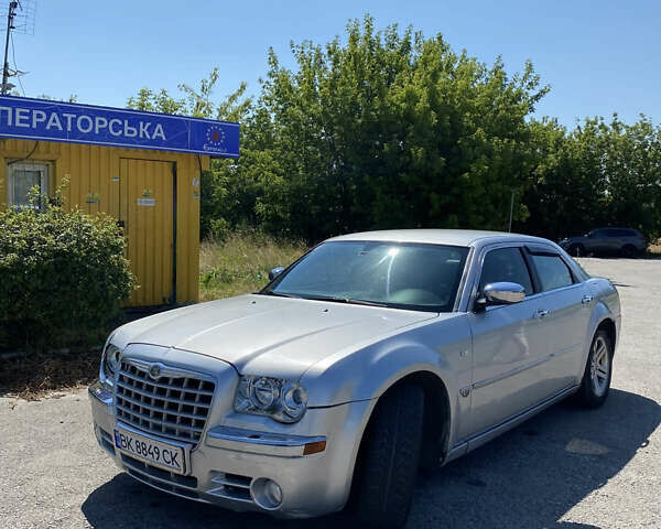 Серый Крайслер 300C, объемом двигателя 2.74 л и пробегом 240 тыс. км за 7500 $, фото 3 на Automoto.ua