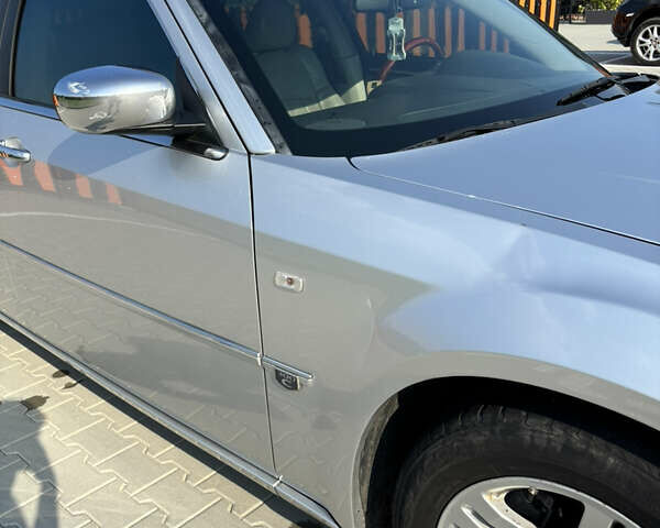 Сірий Крайслер 300C, об'ємом двигуна 2.74 л та пробігом 300 тис. км за 6100 $, фото 24 на Automoto.ua