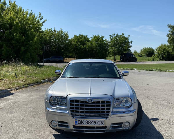 Серый Крайслер 300C, объемом двигателя 2.74 л и пробегом 240 тыс. км за 7500 $, фото 6 на Automoto.ua