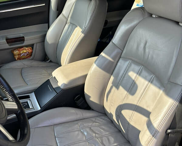 Сірий Крайслер 300C, об'ємом двигуна 2.74 л та пробігом 300 тис. км за 6100 $, фото 22 на Automoto.ua