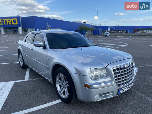 Серый Крайслер 300C, объемом двигателя 2.74 л и пробегом 400 тыс. км за 6100 $, фото 4 на Automoto.ua