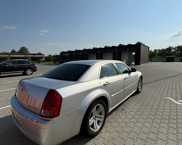 Серый Крайслер 300C, объемом двигателя 2.74 л и пробегом 300 тыс. км за 6850 $, фото 9 на Automoto.ua