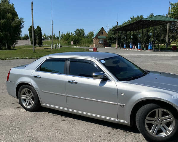 Серый Крайслер 300C, объемом двигателя 2.74 л и пробегом 240 тыс. км за 7500 $, фото 8 на Automoto.ua