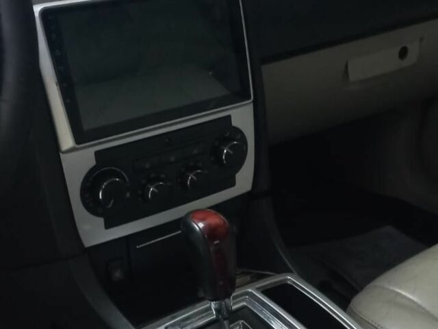 Серый Крайслер 300C, объемом двигателя 3.5 л и пробегом 300 тыс. км за 3496 $, фото 5 на Automoto.ua